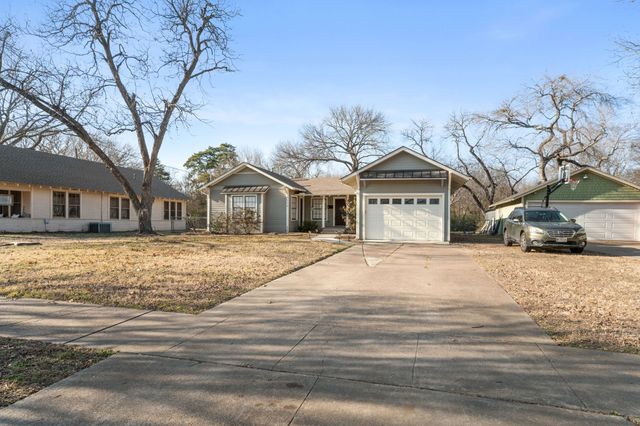 712 W Knox Street, Ennis, TX 75119