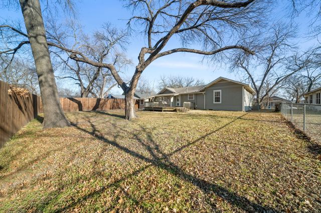 712 W Knox Street, Ennis, TX 75119