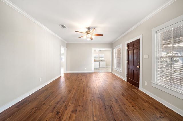 712 W Knox Street, Ennis, TX 75119