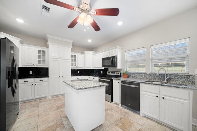 712 W Knox Street, Ennis, TX 75119