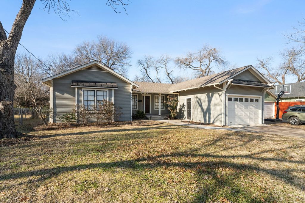 712 W Knox Street, Ennis, TX 75119