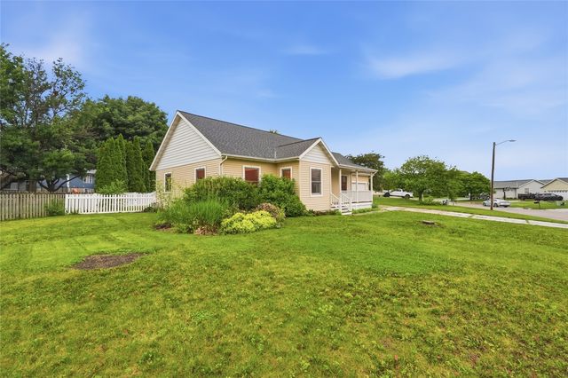 349 Aaron Court SW, Swisher, IA 52338