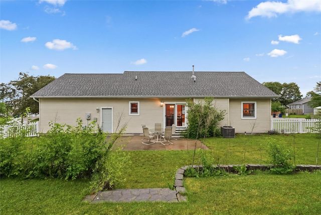 349 Aaron Court SW, Swisher, IA 52338