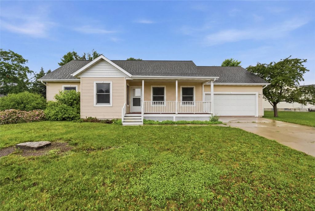349 Aaron Court SW, Swisher, IA 52338