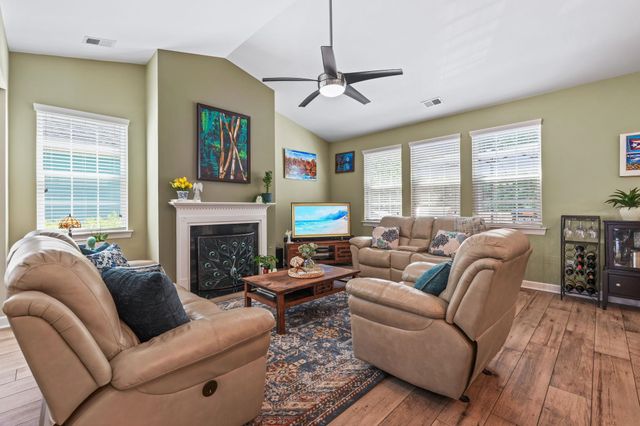 1977 Oxford St., Myrtle Beach, SC 29577