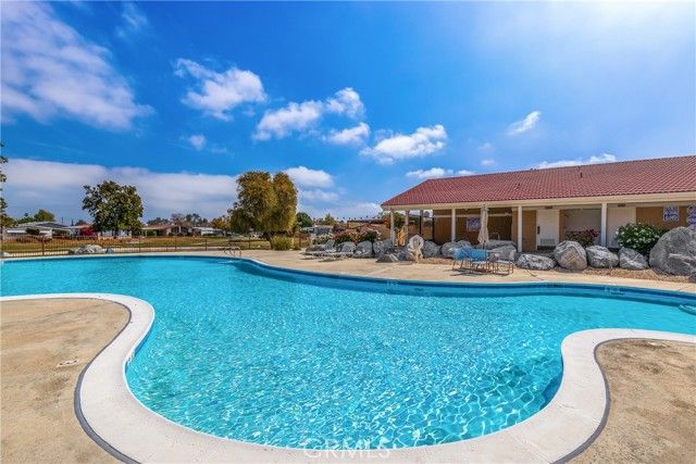 1300 W Menlo Avenue 215, Hemet, CA 92543