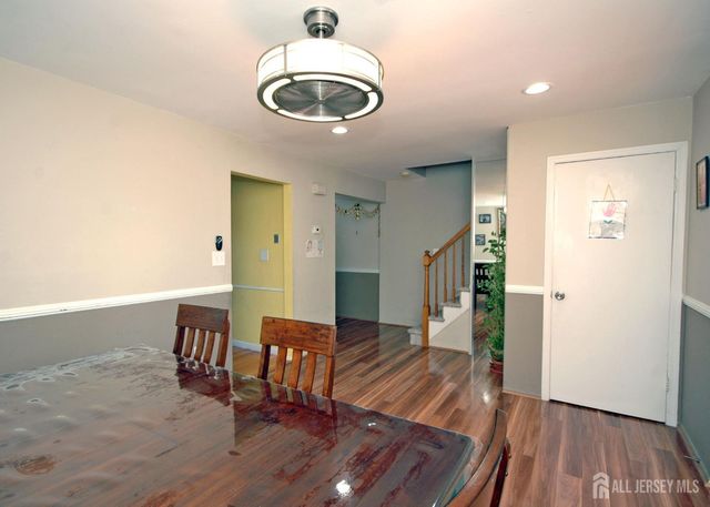 4 White Oaks Drive, Sayreville, NJ 08872