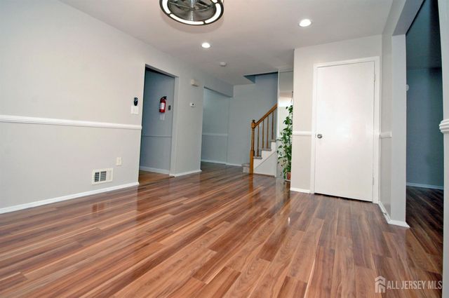 4 White Oaks Drive, Sayreville, NJ 08872