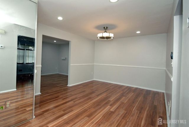 4 White Oaks Drive, Sayreville, NJ 08872