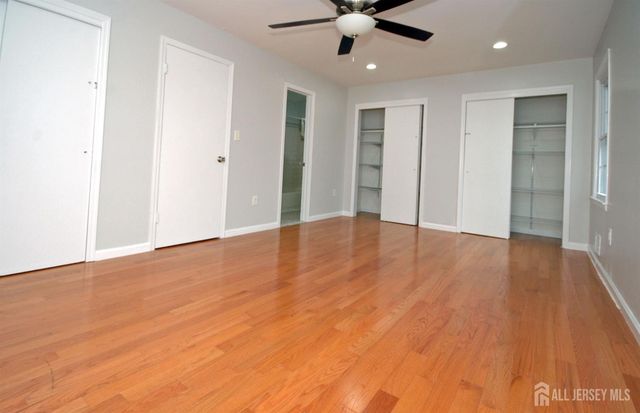 4 White Oaks Drive, Sayreville, NJ 08872