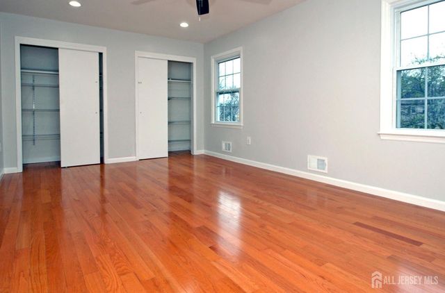 4 White Oaks Drive, Sayreville, NJ 08872