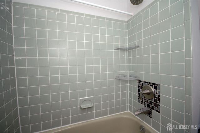 4 White Oaks Drive, Sayreville, NJ 08872