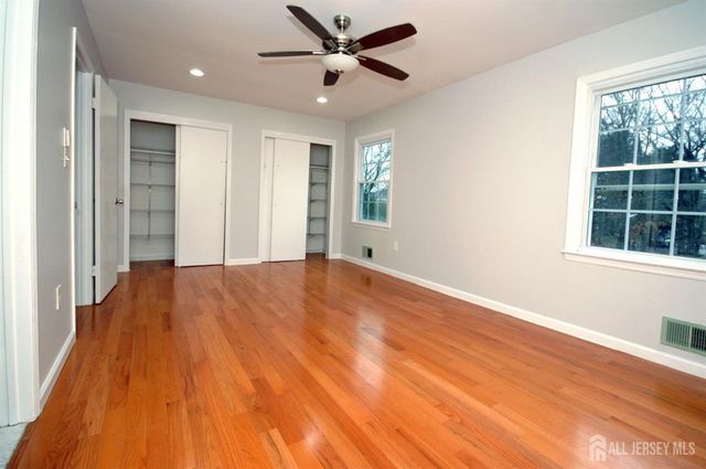 4 White Oaks Drive, Sayreville, NJ 08872