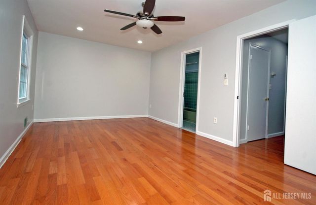 4 White Oaks Drive, Sayreville, NJ 08872