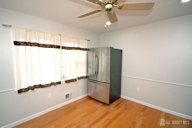 4 White Oaks Drive, Sayreville, NJ 08872