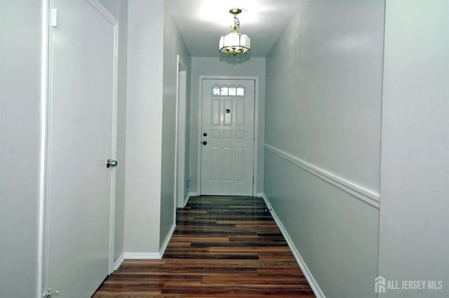 4 White Oaks Drive, Sayreville, NJ 08872