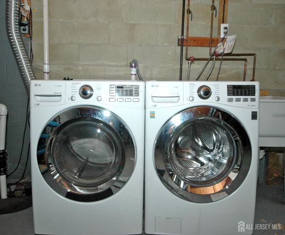 4 White Oaks Drive, Sayreville, NJ 08872