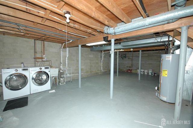 4 White Oaks Drive, Sayreville, NJ 08872