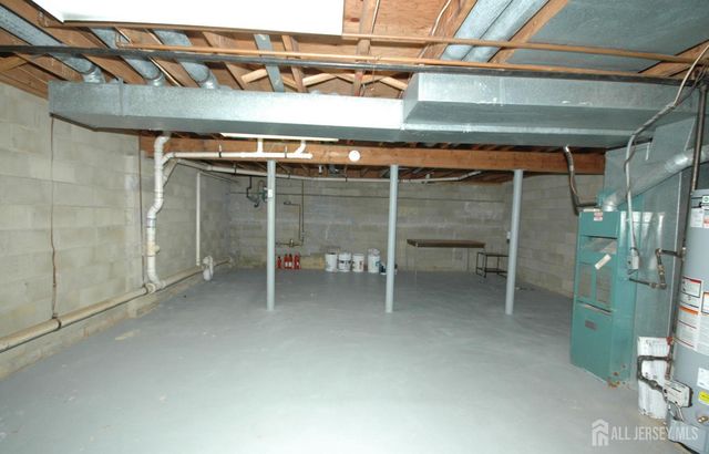 4 White Oaks Drive, Sayreville, NJ 08872