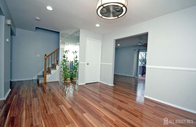 4 White Oaks Drive, Sayreville, NJ 08872