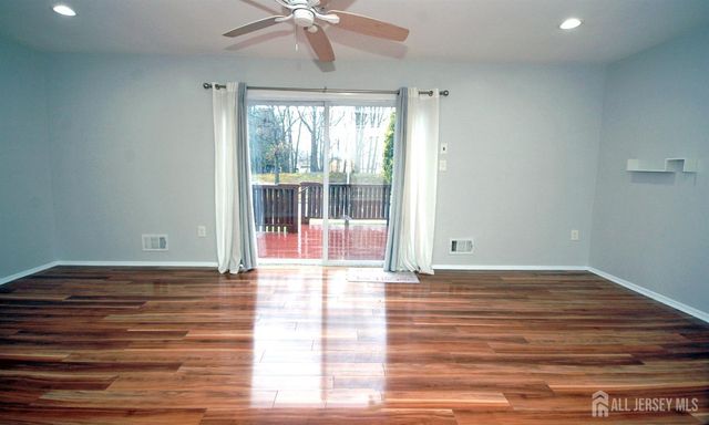 4 White Oaks Drive, Sayreville, NJ 08872