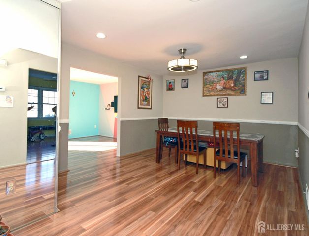 4 White Oaks Drive, Sayreville, NJ 08872