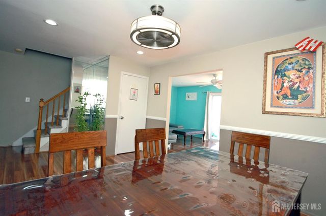 4 White Oaks Drive, Sayreville, NJ 08872