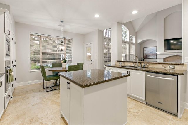 35 Larks Aire Place, The Woodlands, TX 77381