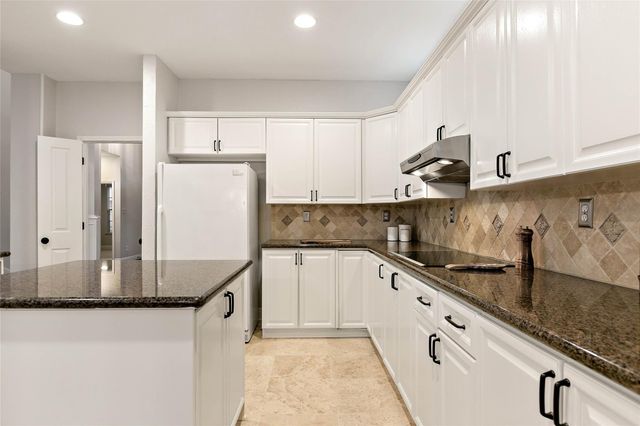 35 Larks Aire Place, The Woodlands, TX 77381