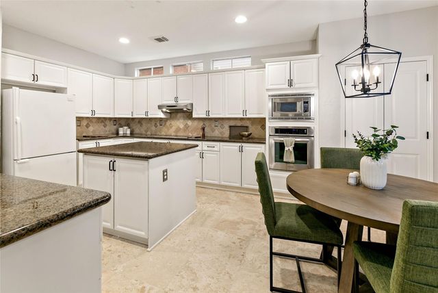 35 Larks Aire Place, The Woodlands, TX 77381