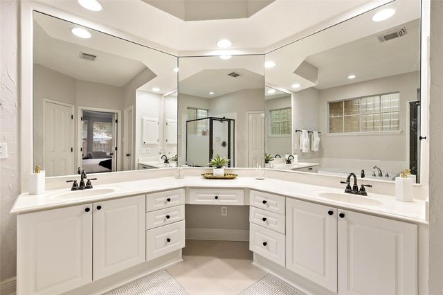 35 Larks Aire Place, The Woodlands, TX 77381