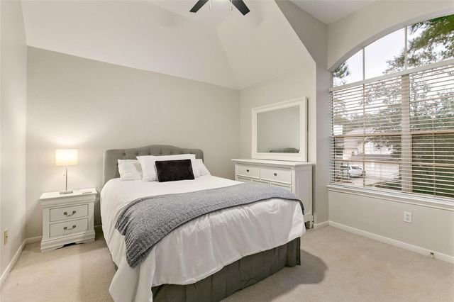35 Larks Aire Place, The Woodlands, TX 77381