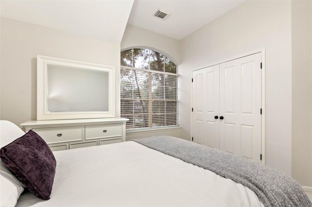35 Larks Aire Place, The Woodlands, TX 77381