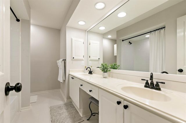 35 Larks Aire Place, The Woodlands, TX 77381