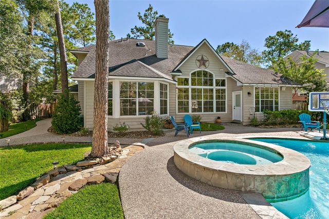 35 Larks Aire Place, The Woodlands, TX 77381