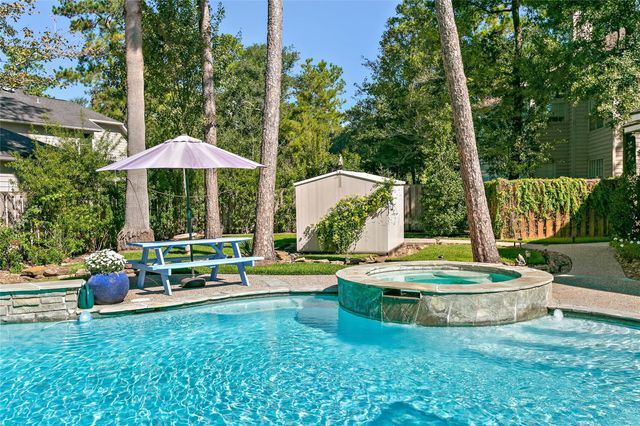 35 Larks Aire Place, The Woodlands, TX 77381