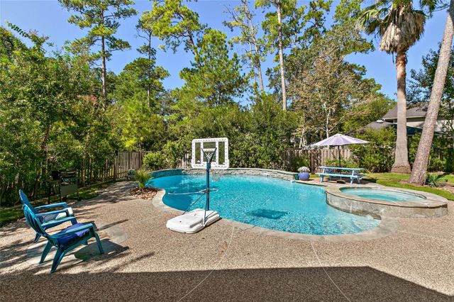 35 Larks Aire Place, The Woodlands, TX 77381