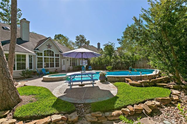 35 Larks Aire Place, The Woodlands, TX 77381