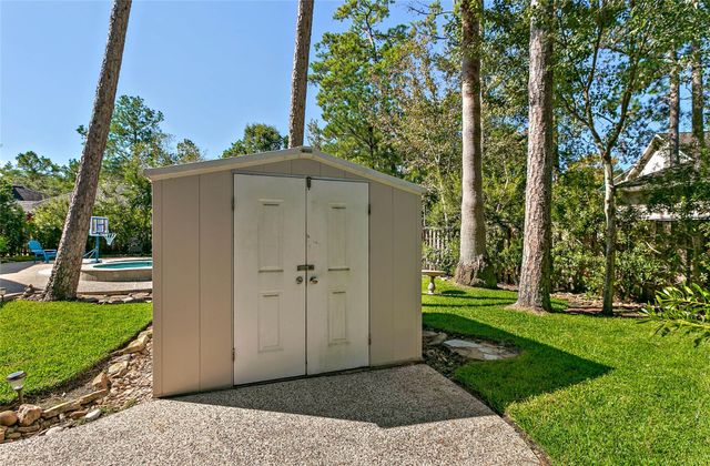 35 Larks Aire Place, The Woodlands, TX 77381