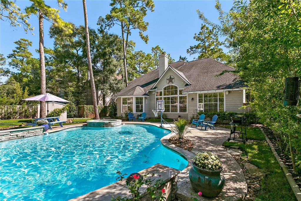 35 Larks Aire Place, The Woodlands, TX 77381