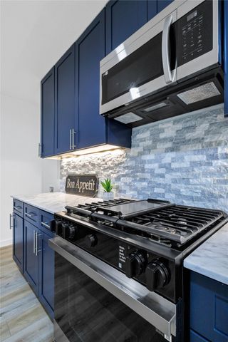 813 Clover Park Drive, Arlington, TX 76013