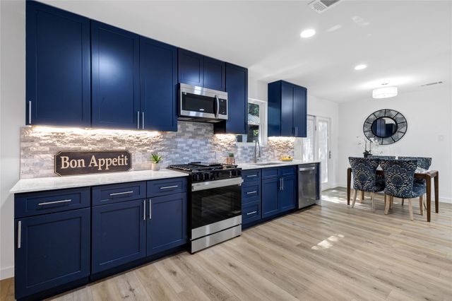813 Clover Park Drive, Arlington, TX 76013