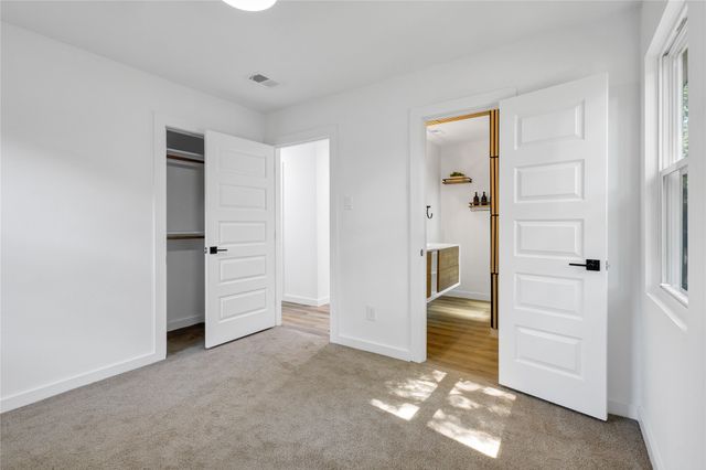 813 Clover Park Drive, Arlington, TX 76013