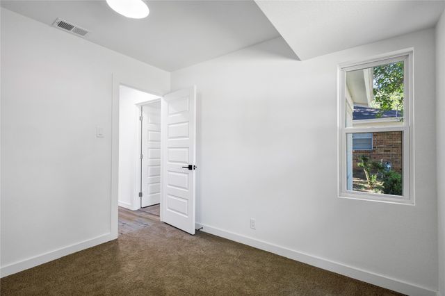 813 Clover Park Drive, Arlington, TX 76013