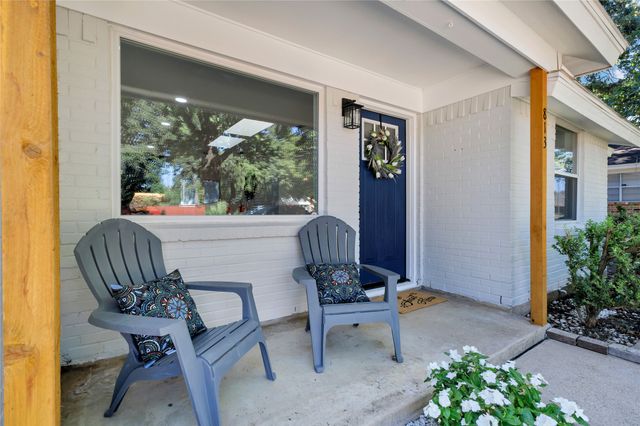 813 Clover Park Drive, Arlington, TX 76013