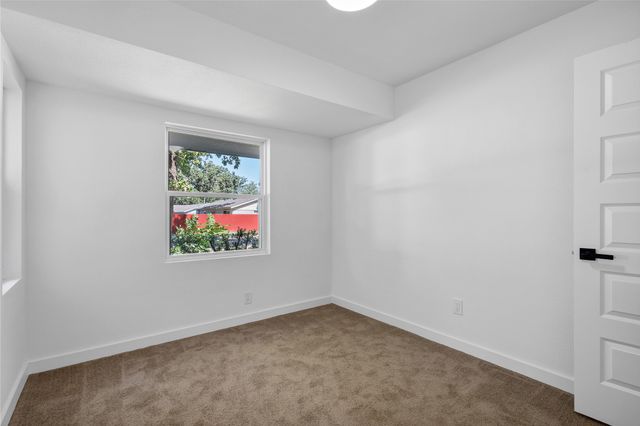 813 Clover Park Drive, Arlington, TX 76013