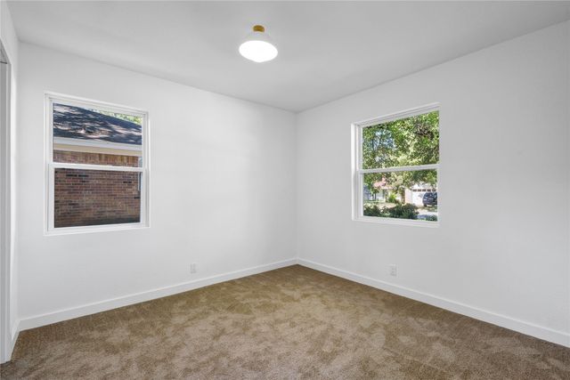 813 Clover Park Drive, Arlington, TX 76013