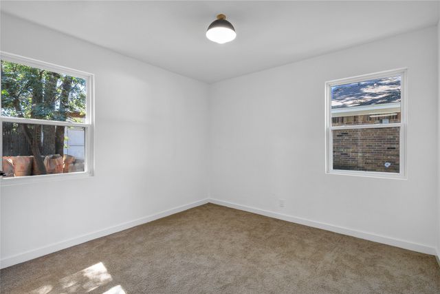 813 Clover Park Drive, Arlington, TX 76013