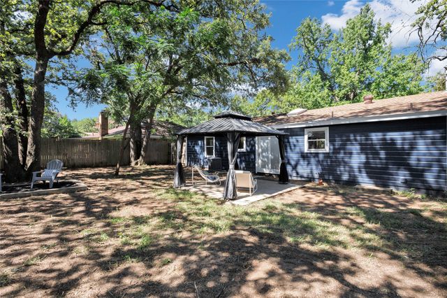 813 Clover Park Drive, Arlington, TX 76013