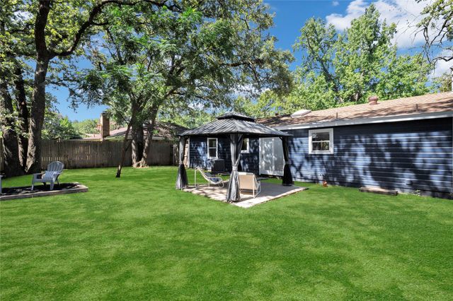 813 Clover Park Drive, Arlington, TX 76013
